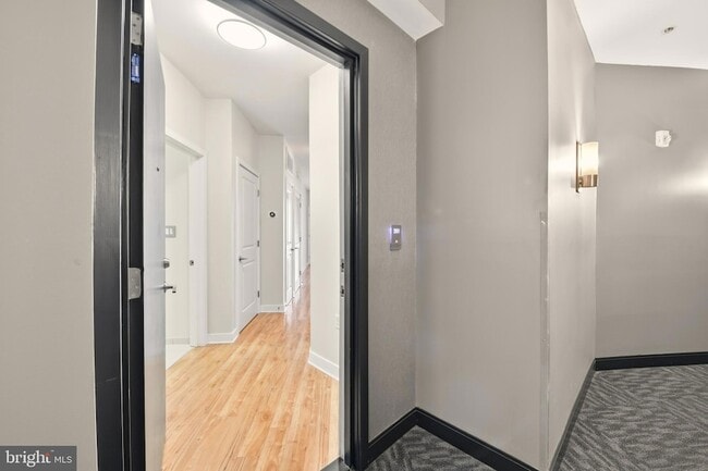 8005 13th St, Unit 201 in Silver Spring, MD - Foto de edificio - Building Photo