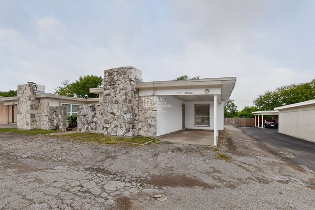 6808 Trail Lake Dr in Fort Worth, TX - Building Photo - Building Photo