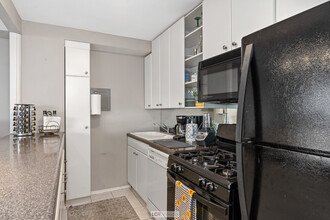 3950 N Lake Shore Dr, Unit 2022 in Chicago, IL - Building Photo - Building Photo