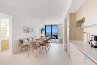 601 NE 1st Ave in Miami, FL - Building Photo - Building Photo