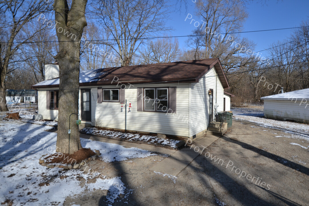 28317 S Fir Ln in Wilmington, IL - Building Photo