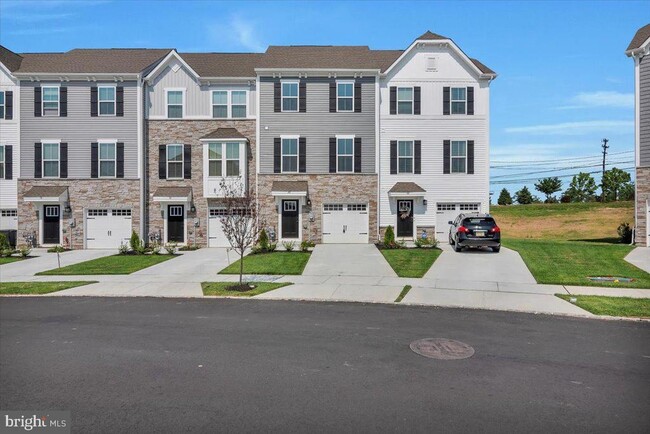 property at 40 Hamilton Ct