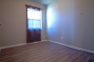 247 W San Joaquin Ave in Tulare, CA - Building Photo - Building Photo