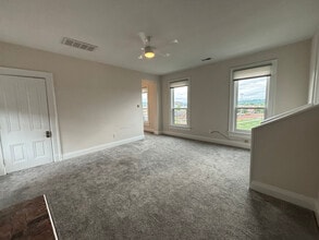 440 Hopkins St, Unit #3 in Cincinnati, OH - Foto de edificio - Building Photo