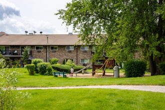 Willow Heights Condominiums in Prospect Heights, IL - Building Photo - Building Photo