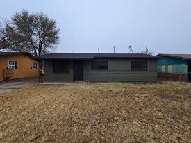 2415 E 30th St in Lubbock, TX - Building Photo