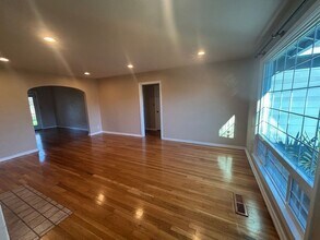 368 S 6th St in Independence, OR - Building Photo - Building Photo