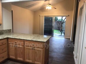 6803 Trovita Way in Citrus Heights, CA - Building Photo - Building Photo