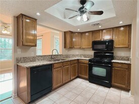 7024 Somerset Cir in Alpharetta, GA - Building Photo