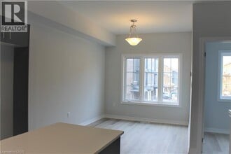 124 Compass Trail in Cambridge, ON - Building Photo - Building Photo