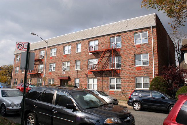 3111 Willow Ln in Bronx, NY - Building Photo - Building Photo