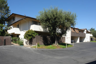 Green Hill Apartments in Thousand Oaks, CA - Building Photo - Building Photo