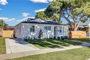 7043 E Harco St in Long Beach, CA - Building Photo