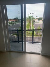 Amelia Plaza in Hialeah, FL - Building Photo - Building Photo