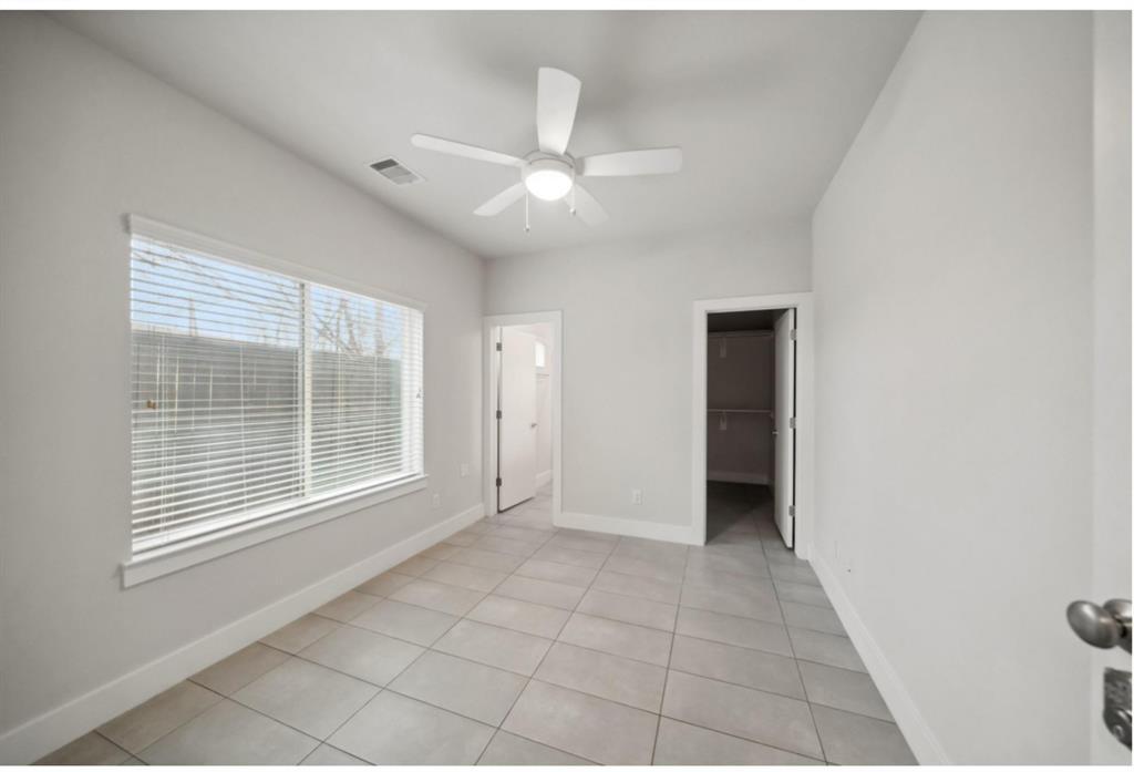 2130 Dennis St in Houston, TX - Building Photo