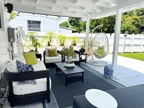 2121 Monroe St in Hollywood, FL - Building Photo - Building Photo