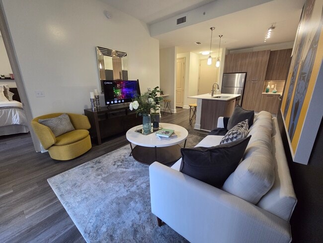 8185 NW 42nd St, Unit B2 in Doral, FL - Building Photo - Building Photo