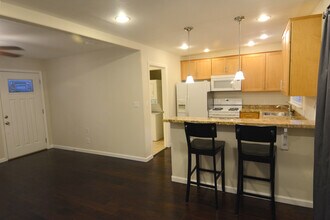 2835 Whipple Ave in Redwood City, CA - Foto de edificio - Building Photo