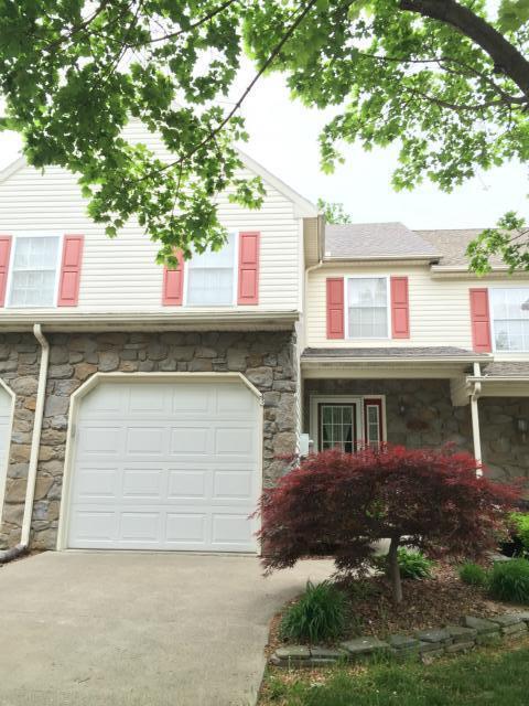 1605 Pinewind Dr in Alburtis, PA - Building Photo