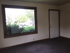 5038 N 49th St in Milwaukee, WI - Foto de edificio - Building Photo