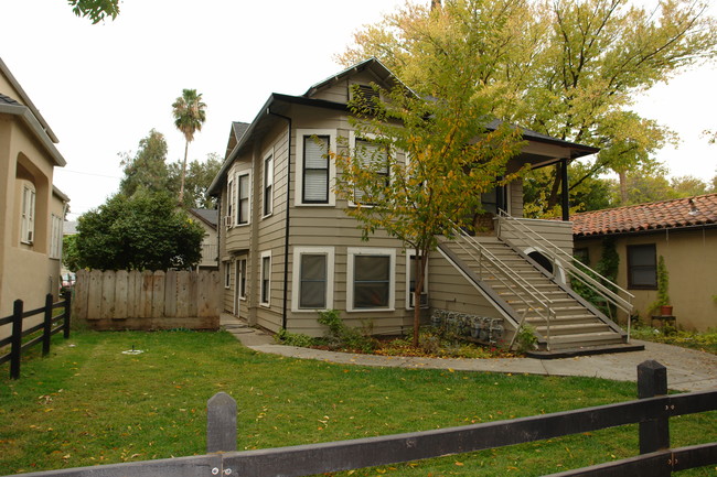 541 W 5th St in Chico, CA - Foto de edificio - Building Photo