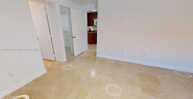2915 SW 24th St in Miami, FL - Foto de edificio - Building Photo