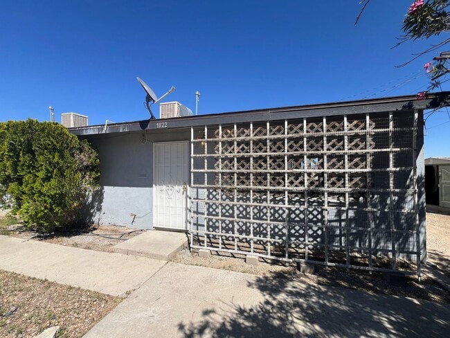 1020-1022 E Navajo St in Barstow, CA - Building Photo - Building Photo