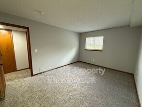 3411 NW Duncan Rd in Blue Springs, MO - Building Photo - Building Photo