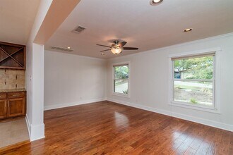 2503 Homedale Dr in Austin, TX - Foto de edificio - Building Photo