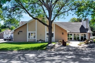 15718 Orlan Brook Dr, Unit 200 in Orland Park, IL - Building Photo - Building Photo