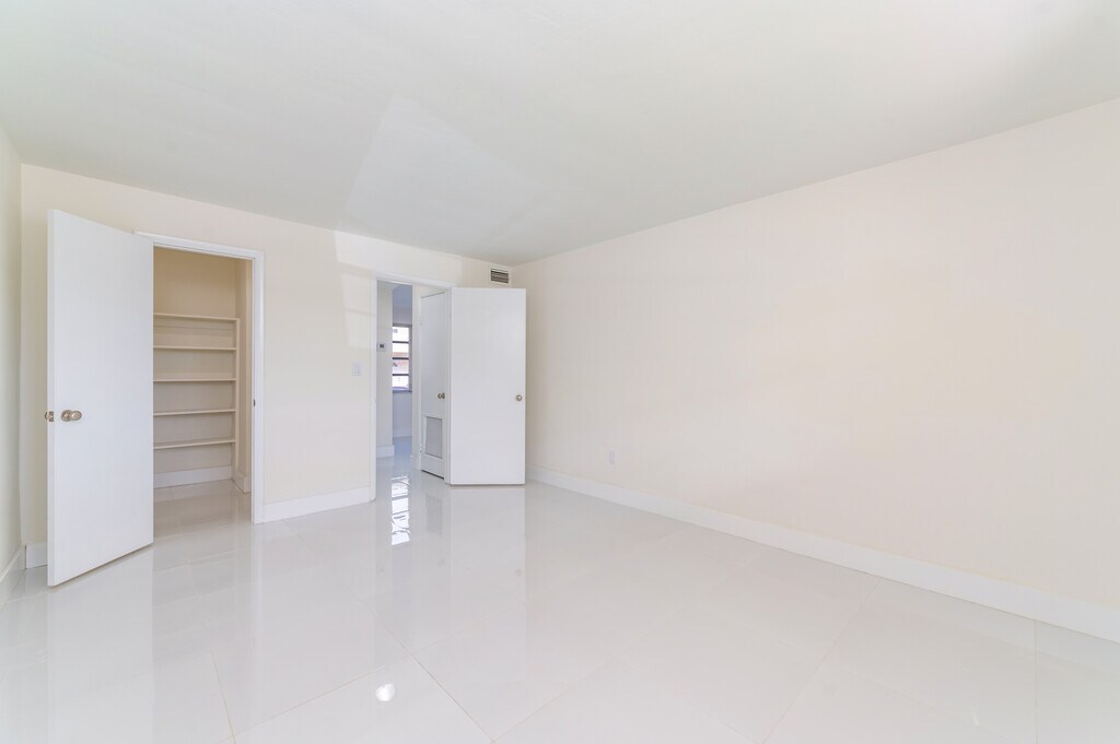 Lomar Apartments in Hollywood, FL