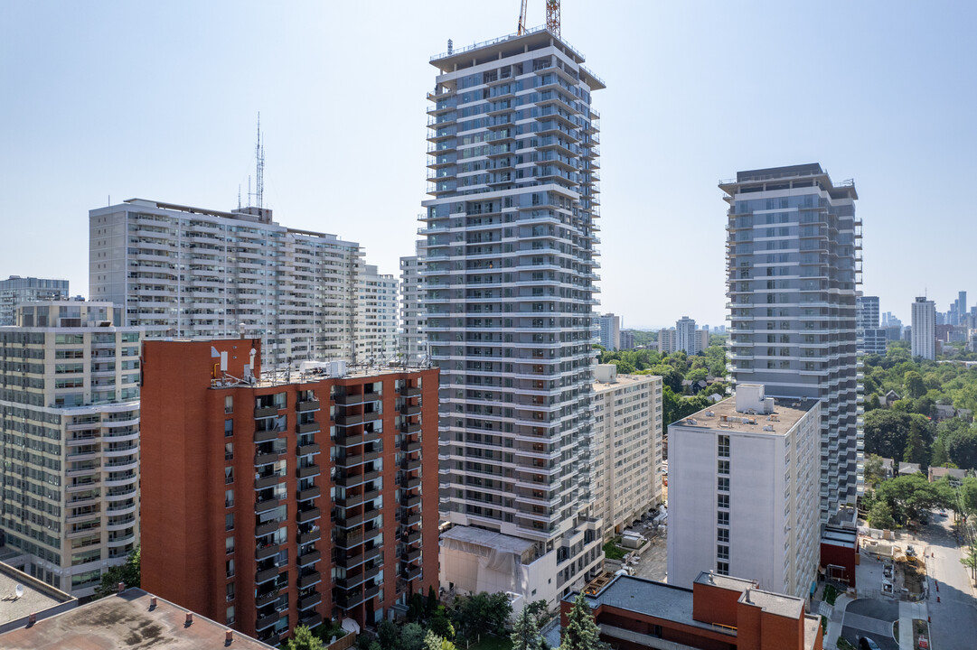 Plaza Midtown South in Toronto, ON - Building Photo