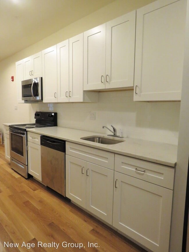 303 NORTH 41ST STREET 1ST FLOOR REAR, Unit 1ST FLOOR in Philadelphia, PA - Building Photo - Building Photo