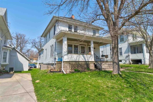 814 Bowery St, Unit 3 in Iowa City, IA - Building Photo - Building Photo