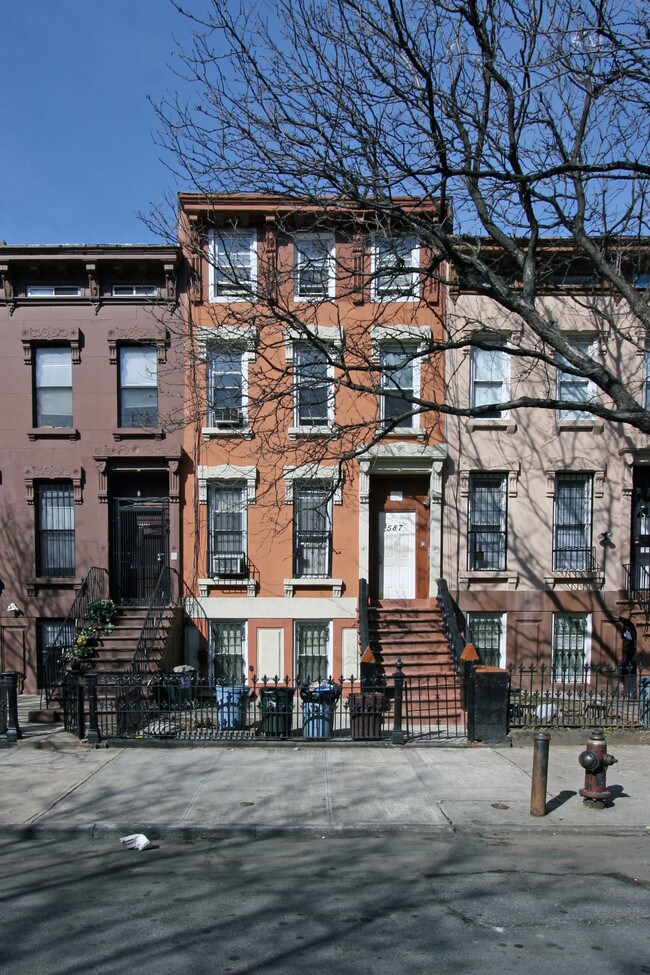 587 Putnam Ave