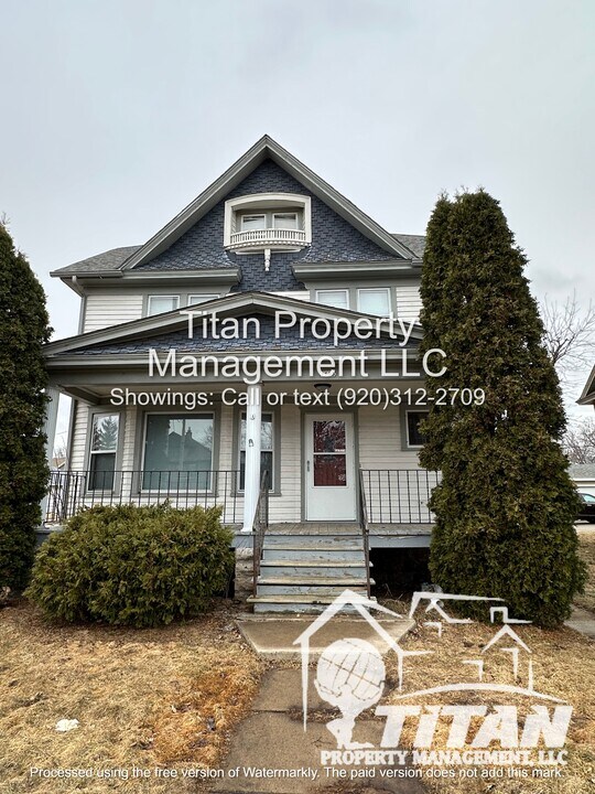 1603 N Main St in Oshkosh, WI - Building Photo