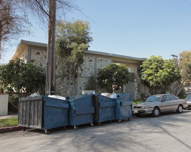 Bellflower Apartments in Bellflower, CA - Foto de edificio - Building Photo