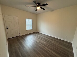 134 Ellis Ln in West Columbia, TX - Building Photo - Building Photo