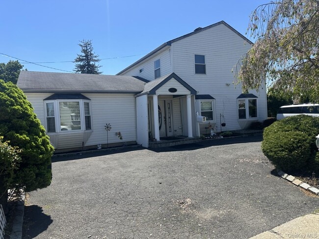 property at 1 Hamlet Rd