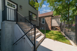 1737 W 16th St in Chicago, IL - Building Photo - Building Photo