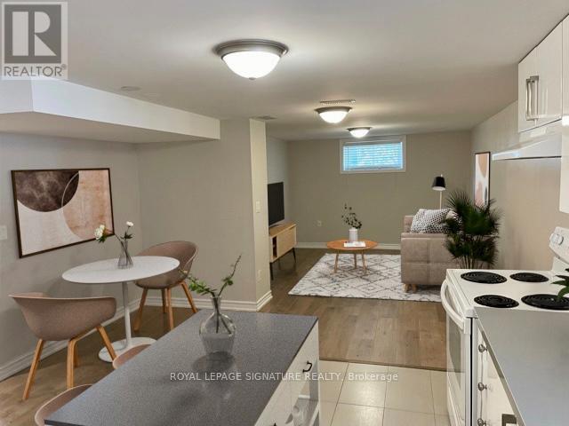 1528 Pharmacy Ave in Toronto, ON - Building Photo - Building Photo