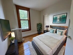 338 K St, Unit 1 in Boston, MA - Foto de edificio - Building Photo