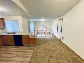 488 S 70th St in Springfield, OR - Building Photo - Building Photo