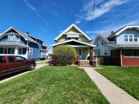 3720 Hazelhurst Ave in Toledo, OH - Building Photo