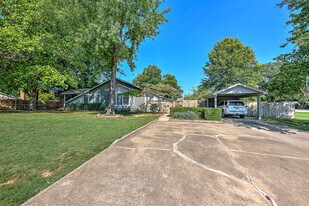 312 S Dogwood St in Siloam Springs, AR - Building Photo