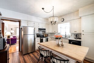 535 W Montclaire Ave in Glendale, WI - Building Photo