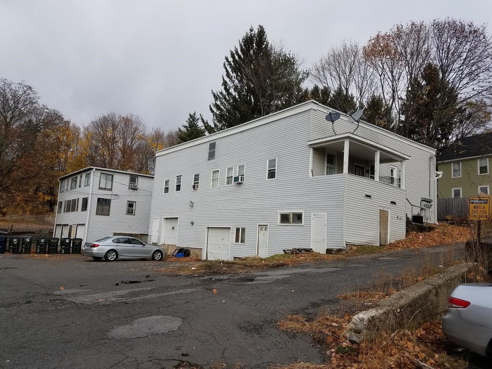 5 Wood Ct in Terryville, CT - Building Photo