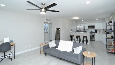 6596 Calle La Paz in Tucson, AZ - Building Photo - Building Photo