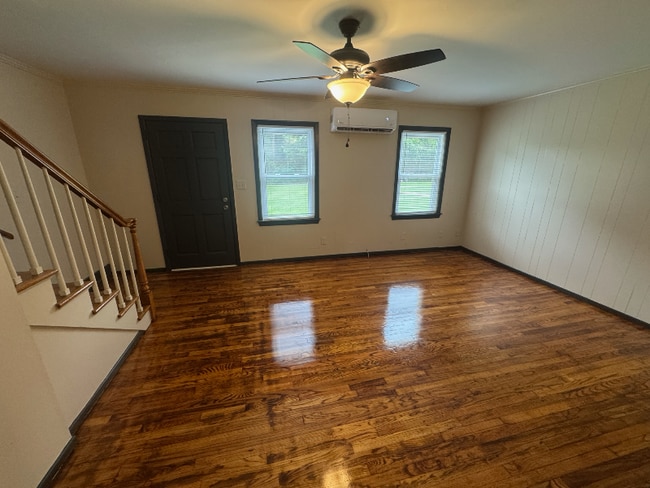 233 Shelly St