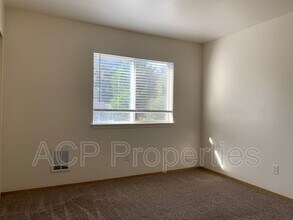 2332 Happy Ct in Bellingham, WA - Building Photo - Building Photo